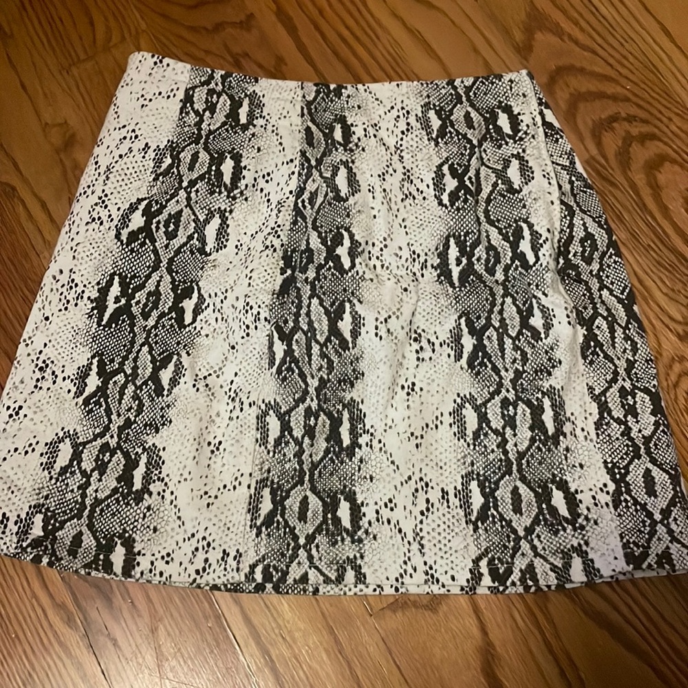 black and white snakeskin skirt